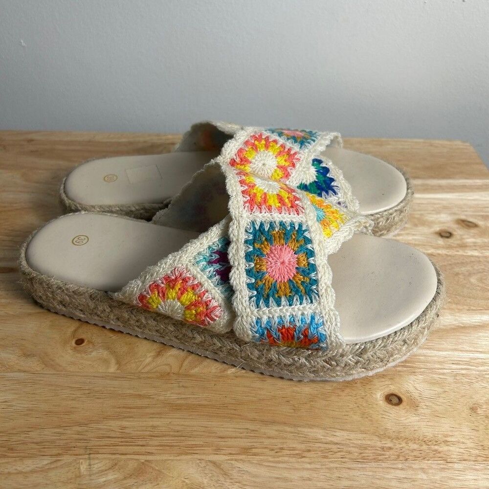 Dolce Vita Crochet Granny Square Platform Sandals Womens Size 8 EU 39 Slides